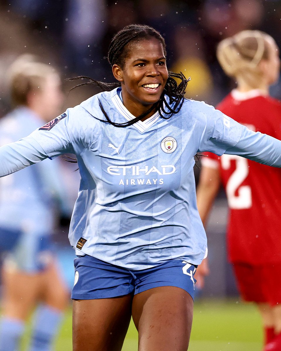 Man City's Bunny Shaw was named the 2024 FWA Women's Footballer of the Year 🏆 🔥 21 Goals 🔥 3 Assists 🔥 3 Hat Tricks