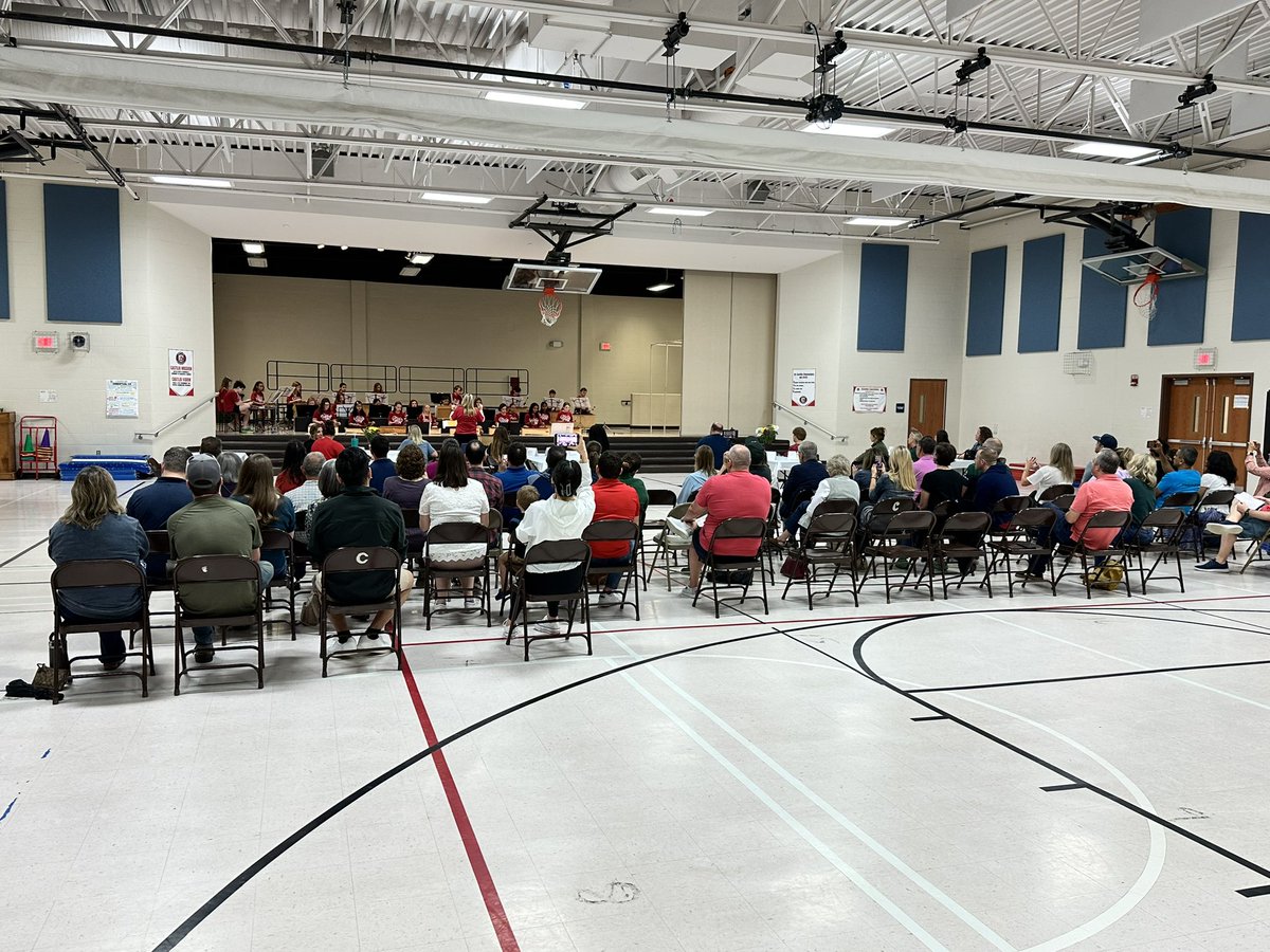 Thank you Volunteers! We hope you enjoyed the Razzmatazz performance from our kids! #castliopride
