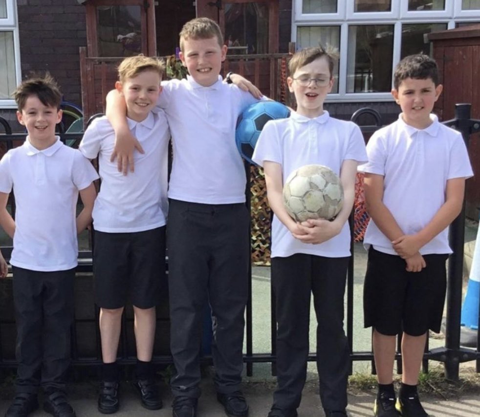 We would like to introduce our very own Playpals Five aside football team. This team are going to teach our KS1 children some football skills and play mini games with them over the summer term! ⚽️ 🥅 #PlayLearnThrive #HindleyGreenOOSC #TeamHGCP @QUESTtrust @HGCPSCHOOL @StJohnsHG