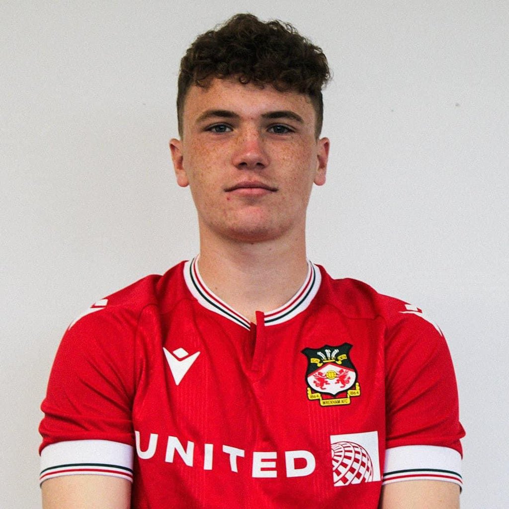 Congratulations to ex student Harry Dean on gaining his first professional contract with @Wrexham_AFC … we look forward to following his journey. @CastellAlun ⚽️