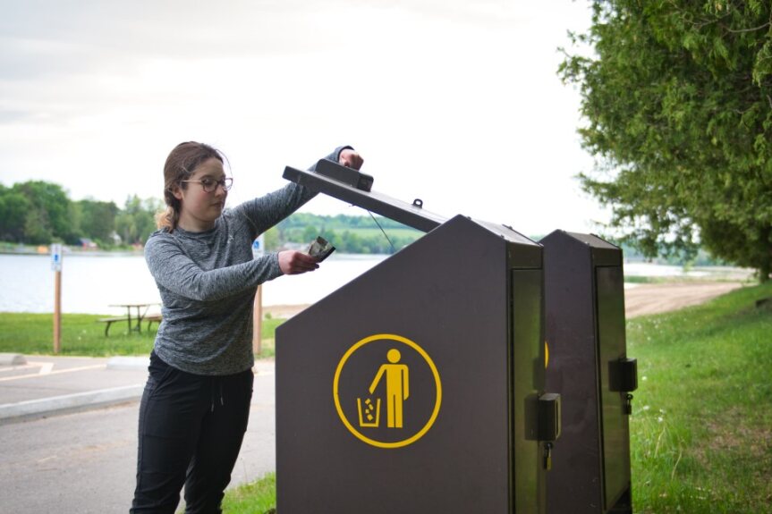 It’s #ActONLitter season! Join us at @BonnecherePP, @BassLakePP, and @KillbearPP to clean up our outdoor spaces. Lets tackle shorelines to trails! Day-use is free for those participating. As summer rolls in, let’s keep our parks clean for future visits. 🚮💚