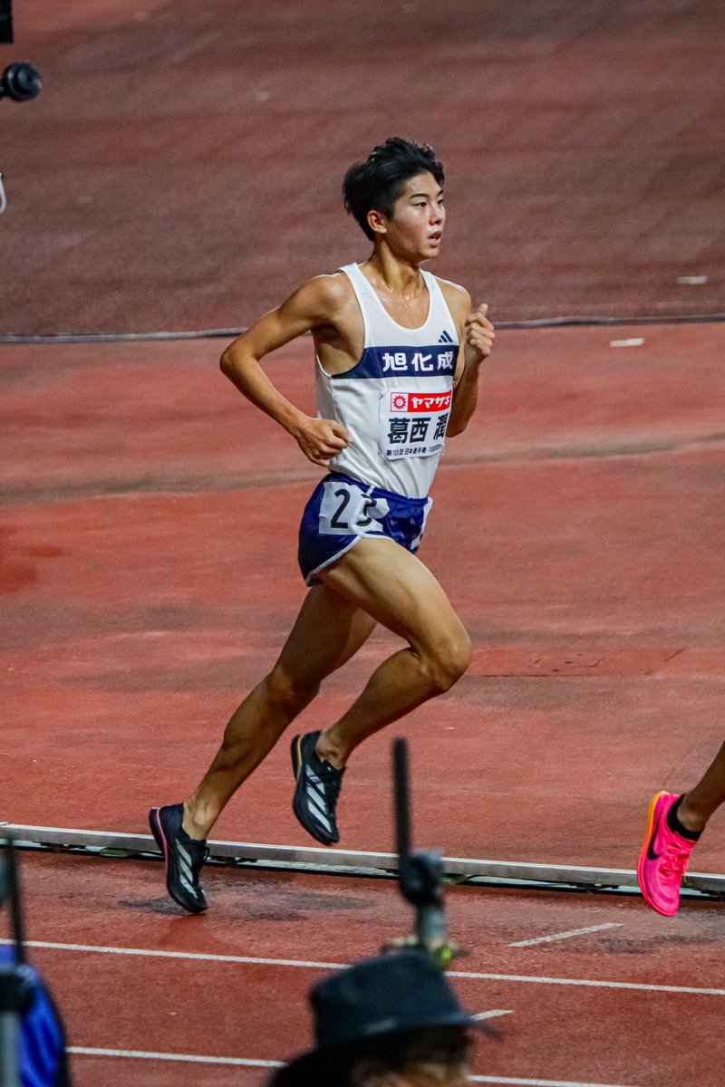 【#日本選手権10000m】

男子10000m
🥇葛󠄀西潤 選手(創価大→旭化成)
27:17.46 PB✨

かっこよすぎました。
本当にかっこよすぎて今でも余韻しかないです。
創価大学駅伝部出身初の日本選手権優勝、おめでとうございます😭
パリに向けて、そして東京世陸に向けて。
今後の躍進も楽しみです。