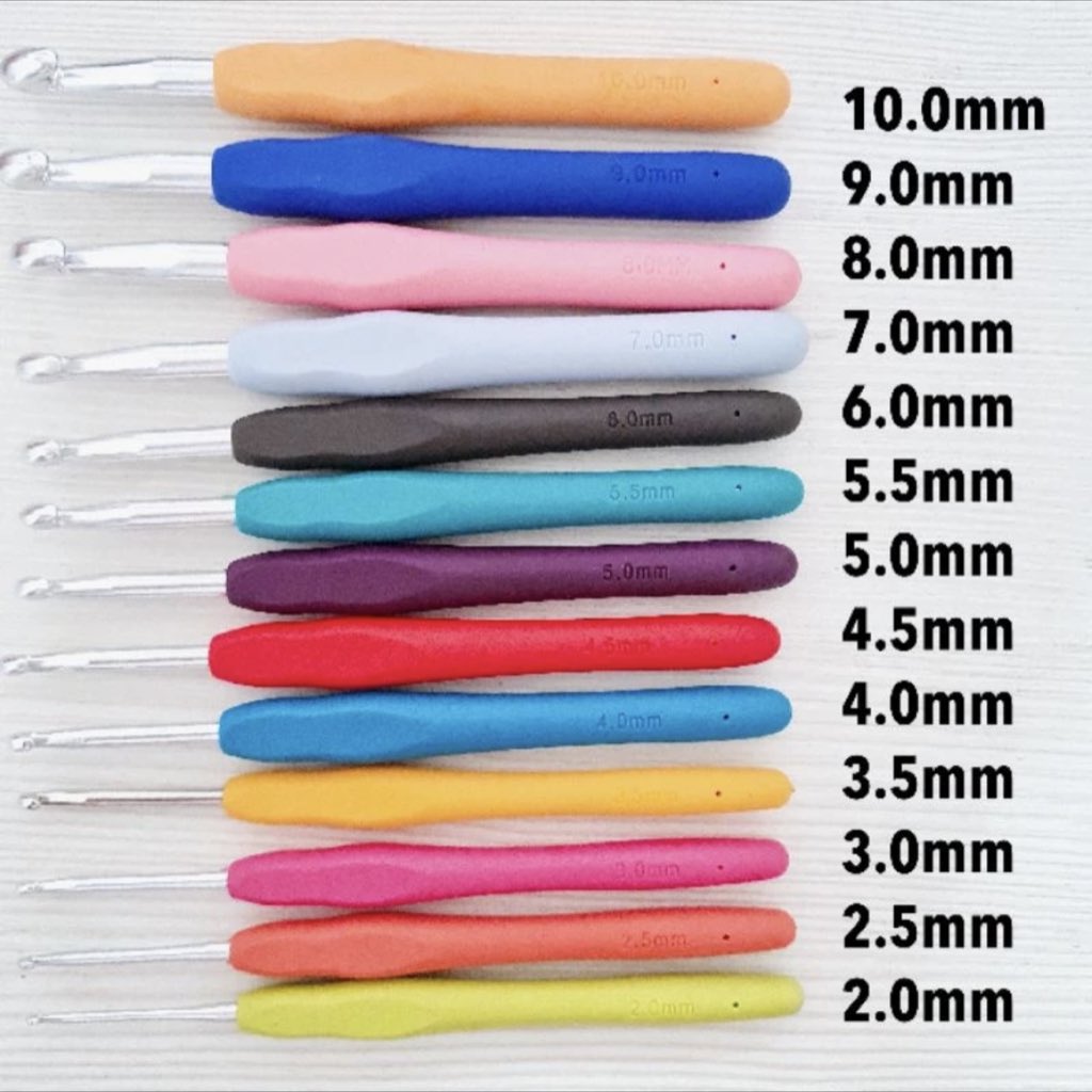 3. Jarum kait/crochet hook

Yang ni memang wajib ya. Untuk benang 5ply yang i share atas ni tadi, recommended ambil hook size 3/4mm. 

Kalau benang 3ply ambil hook kecil sikit, 2/3mm. Makin tebal benang tu, makin besar size hook 

s.shopee.com.my/8KTHBd2VeS