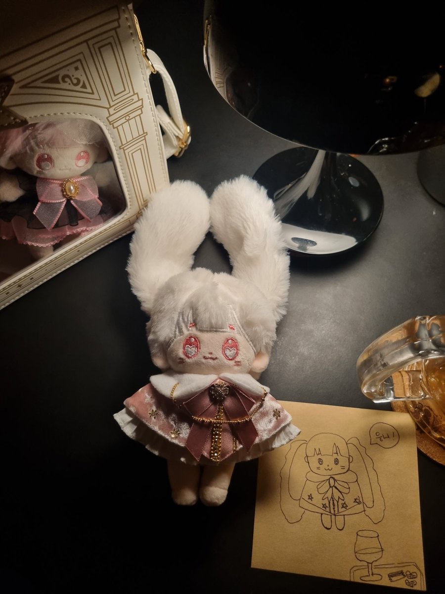 봄밤에 매화주 한잔 어떠세요?🍷

#밍맹묭 #매화포리 
#모란솜이_피었습니다