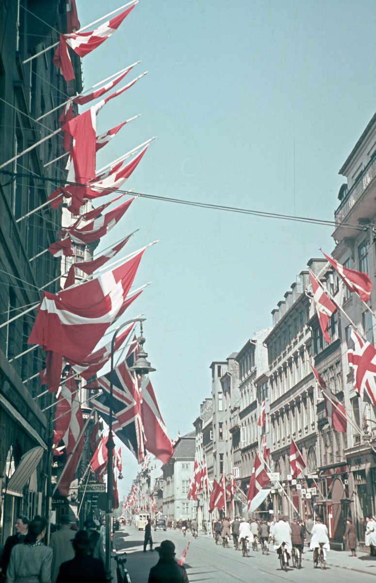 Today is Denmark's Liberation Day🕊️ On 4 May 1945, Denmark was announced liberated from Germany after more than five years of occupation. On 5 May 1945, Danes went to the streets and waved the Danish flag in celebration of the liberation with the arrival of the English troops🇩🇰