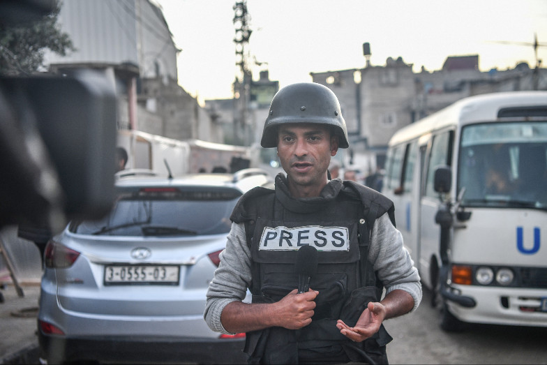 Le Prix #LibertéDeLaPresse UNESCO/Guillermo Cano a été attribué aux journalistes palestiniens de #Gaza, un message de solidarité et de reconnaissance Notre lettre d'info en français #Brèves : l'actualité #ONU en Europe👉tinyurl.com/4yd4cp73 #JournéeDeLaLibertéDeLaPresse