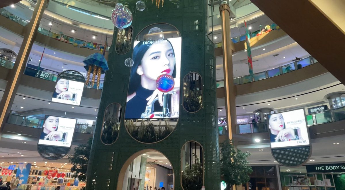 Jisoo for Dior Addict campaign ads at Central shopping mall in Bangkok.