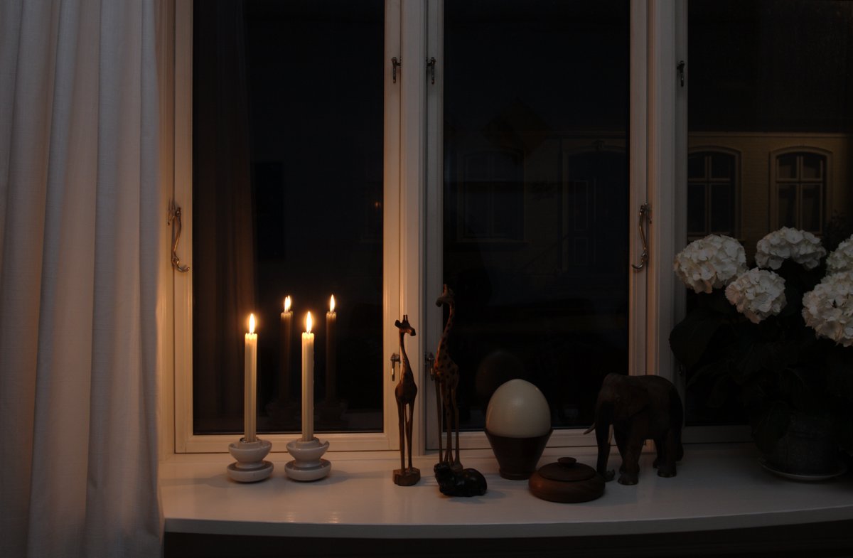 Tonight, Danes will put candles in their windows🕯️ 79 years ago, on the evening of 4 May 1945, it was announced that Denmark was liberated from the German occupation. Ever since it has been a tradition for Danes to put candles in their windows to cherish freedom and democracy🕊️