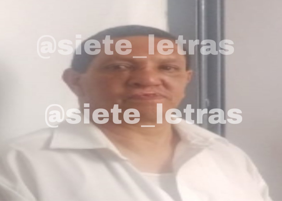 Jefe de grupo de @PDI_FGJCDMX detiene a presunto abusador de niña: A Roberto Carlos (51) estaban por lincharlo en el centro de @AzcapotzalcoMx, pero el Bronce lo impidió. El sospechoso abusó de una niña que ayudaba a su madre en un puesto ambulante y quien la perdió de vista.