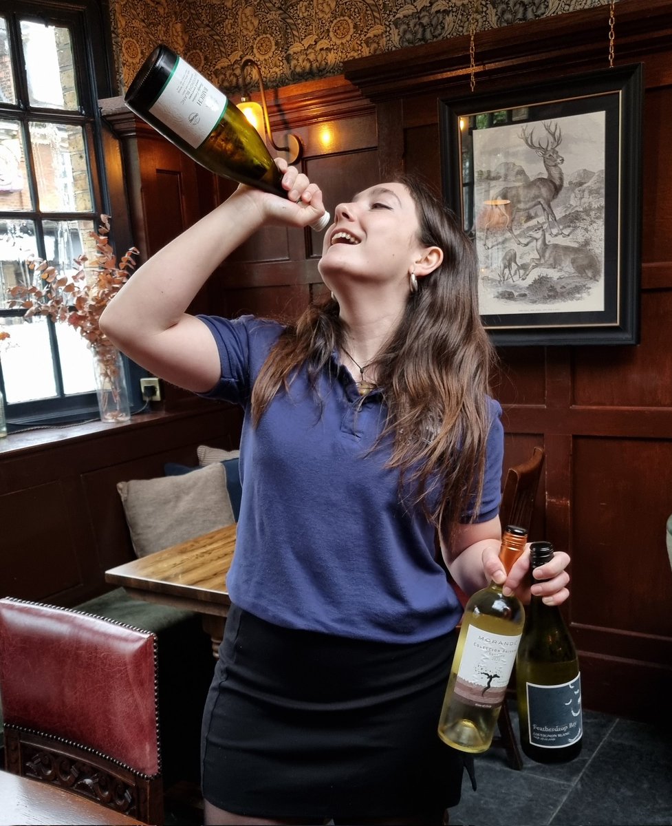 Happy International Sauvignon Blanc day! We think the start of the Bank Holiday weekend calls for a bottle, so pop in and celebrate with us!

#internationalsauvignonblancday
#sauvignonblanc #bankholidayweekend
@YoungsPubs