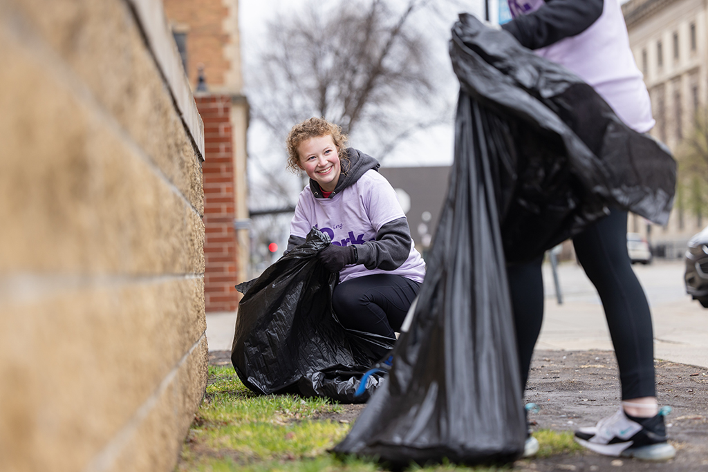 The largest single-day volunteer event in the greater Grand Forks area, 𝗧𝗛𝗘 𝗕𝗜𝗚 𝗘𝗩𝗘𝗡𝗧, is UND’s way of saying 𝑡ℎ𝑎𝑛𝑘𝑠. 💚

#UNDproud #DoWork