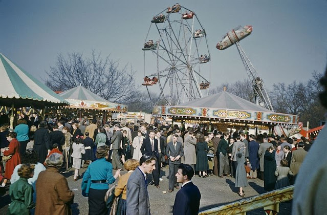 Hampstead Heath, London, 1956.

Simple fun and community. 

#LostEngland