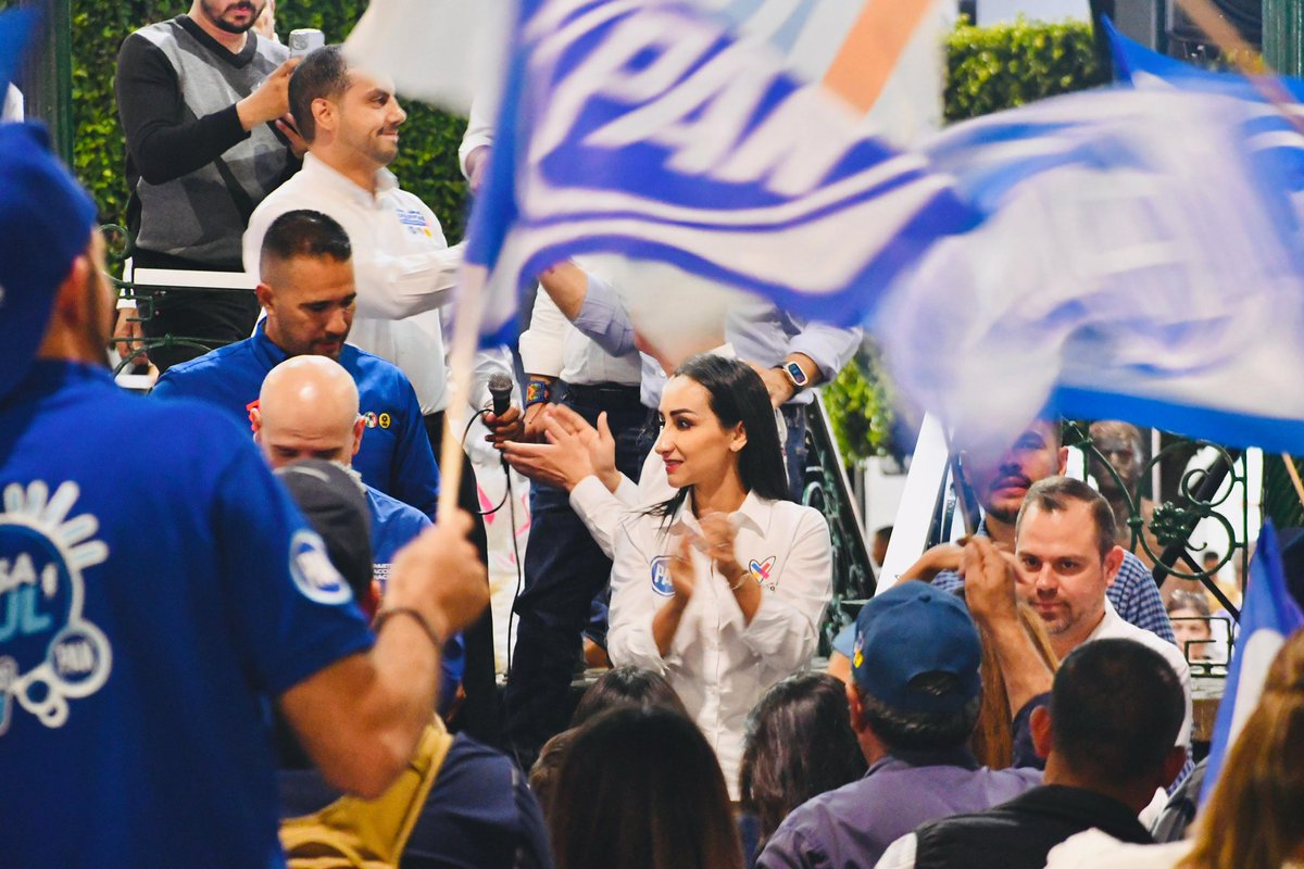 Con orgullo siempre respaldamos los ideales y convicciones de #AcciónNacional para tener un México mejor, con más oportunidades para todos. Este 2 de junio #LlegoLaHora de un gobierno comprometido con nuestra salud, educación, bienestar y seguridad.💪🏻🔵

Apoyemos a @XochitlGalvez…