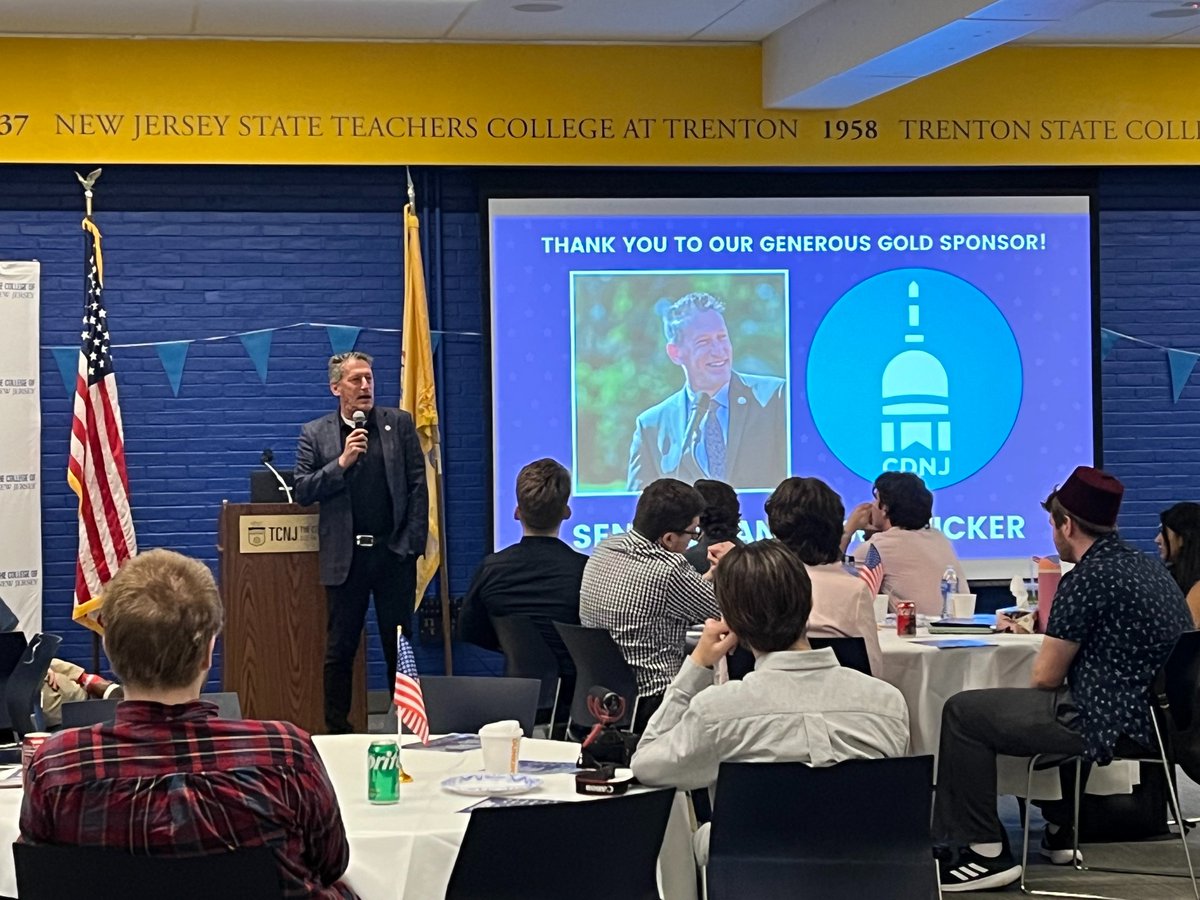 Thank you to Senator @AndrewZwicker for joining us -- we appreciate all of your work on climate and expanding voting access, especially to young folks. (4/7)