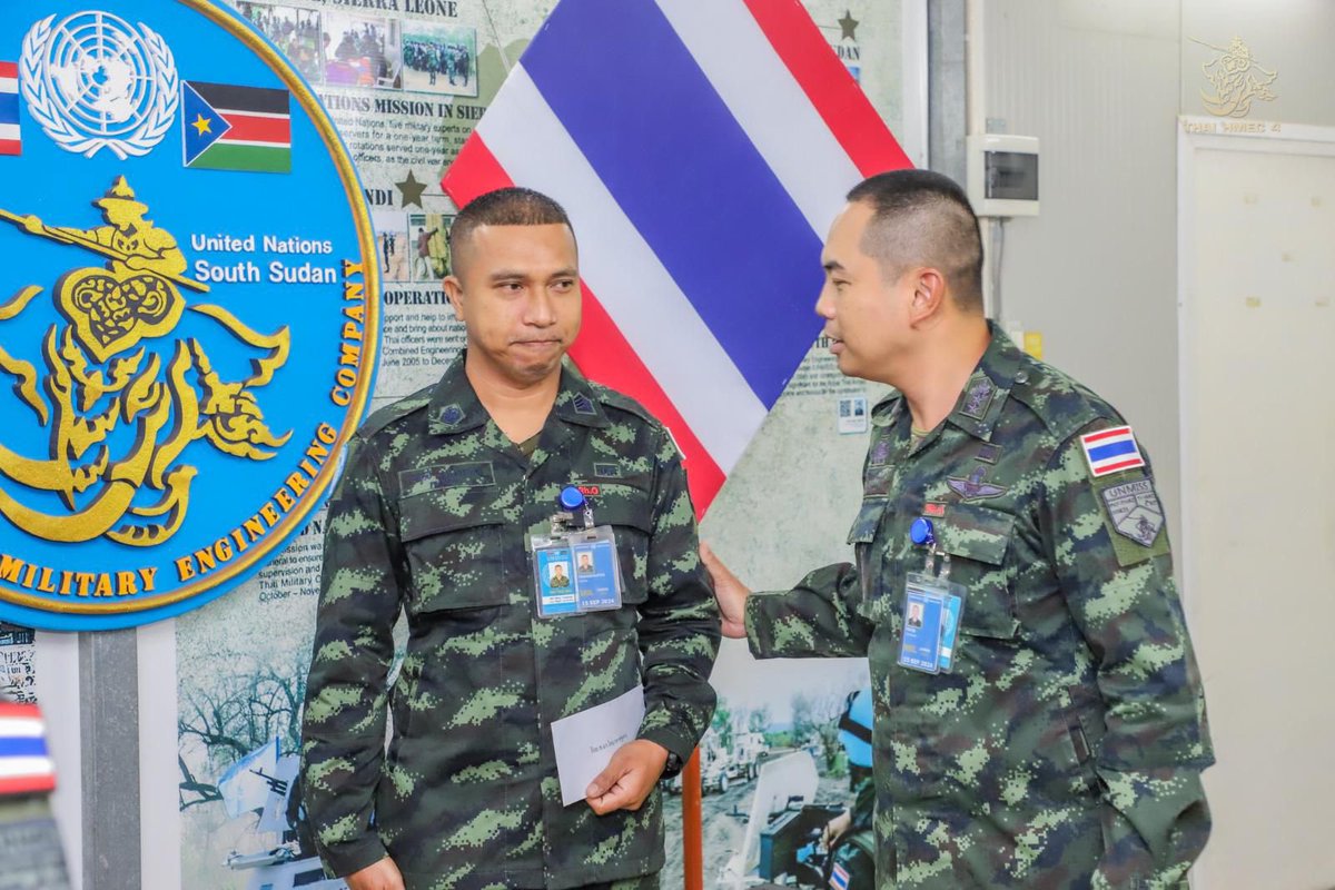 THAIHMEC's tweet photo. 3 พ.ค. 67 พ.ท.โชติอนันต์ ปาติ๊บ ผู้บังคับกองร้อยทหารช่างเฉพาะกิจไทย/เซาท์ซูดาน ผลัดที่ 4 ได้กรุณามอบเงินช่วยเหลือ ให้แก่ จ.ส.อ.ไพฑูรย์ แปรงกระโทก  ตำแหน่ง ช่างสำรวจ มว.ก่อสร้างทางระดับที่ 2 (ปฏิบัติงานชุดเกษตรทฤษฎีใหม่) เนื่องจากการสูญเสียบุพพการีผู้เป็นที่รัก
#THAI_HMEC
#UNMISS https://t.co/P4ET4IWFWJ