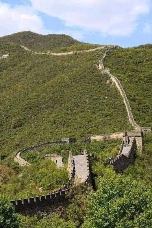 Great Wall, big lessons: Chinese built barriers, but lacked in character. Invaded despite towering walls, as foes bribed guards at gates. Reminder: Character precedes all. Today's youth need values more than ever. #CharacterMatters #GreatWall #LessonsLearned