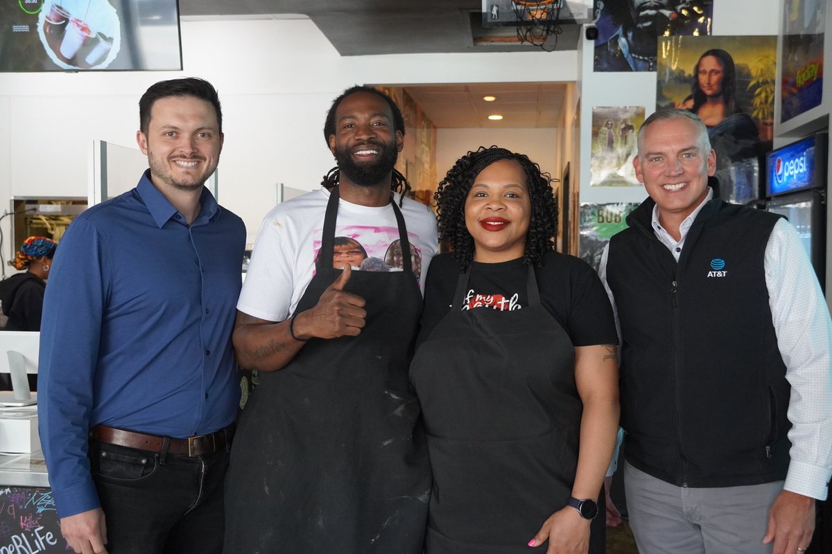 GreaterLakesMkt's tweet image. Happy Friday Greater Lakes! 
Congratulations to our 2024 Black Owned Business Award winners, Brandon and Arrielle at Twisted Plants!

If you are in the Milwaukee area, be sure to check them out! A full plant based menu, dedicated to helping out your health! 🌱🍔🥗
#MakingWaves