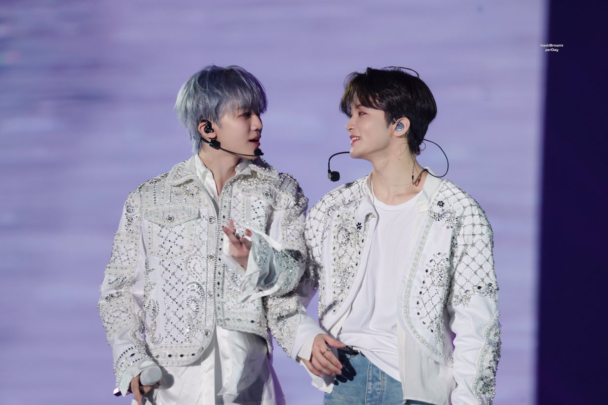 SomeoneAugust's tweet photo. 240503 TDS3 Seoul Day2
마크  재민 👉🏻👈🏻

#마크  #재민 
#MARK #JAEMIN 
#맠잼 #markmin 
#NCTDREAM #NCT #NCT127
#THEDREAMSHOW3 https://t.co/FkhfyRxbXP
