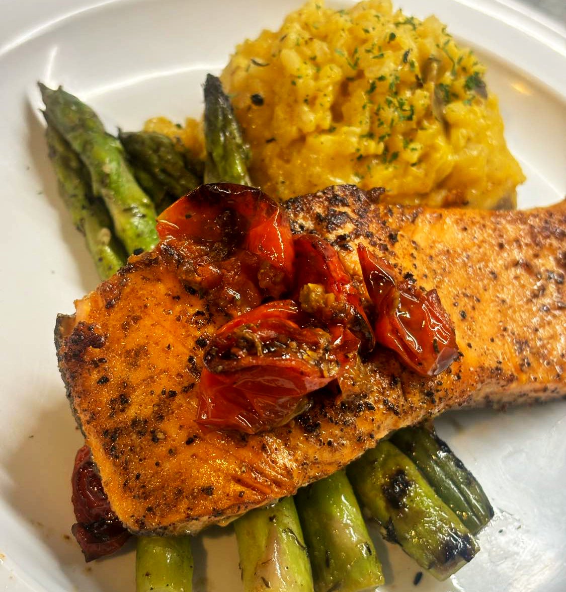 What a feast! Beautiful pan-seared salmon, mushroom risotto, grilled asparagus, and a blistered cherry tomato garnish served to our clients at Healing Springs Ranch.  

#FromtheFieldFriday #foodservice #foodmanagement #culinaryservices #culinaryservicesgroup