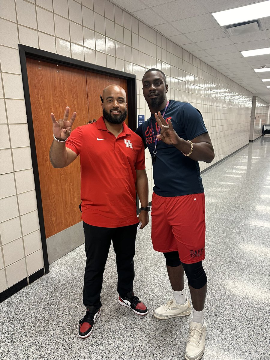 Shoutout to @j_wayne3 from U of H for stopping by Davis! We appreciate you! #BOD