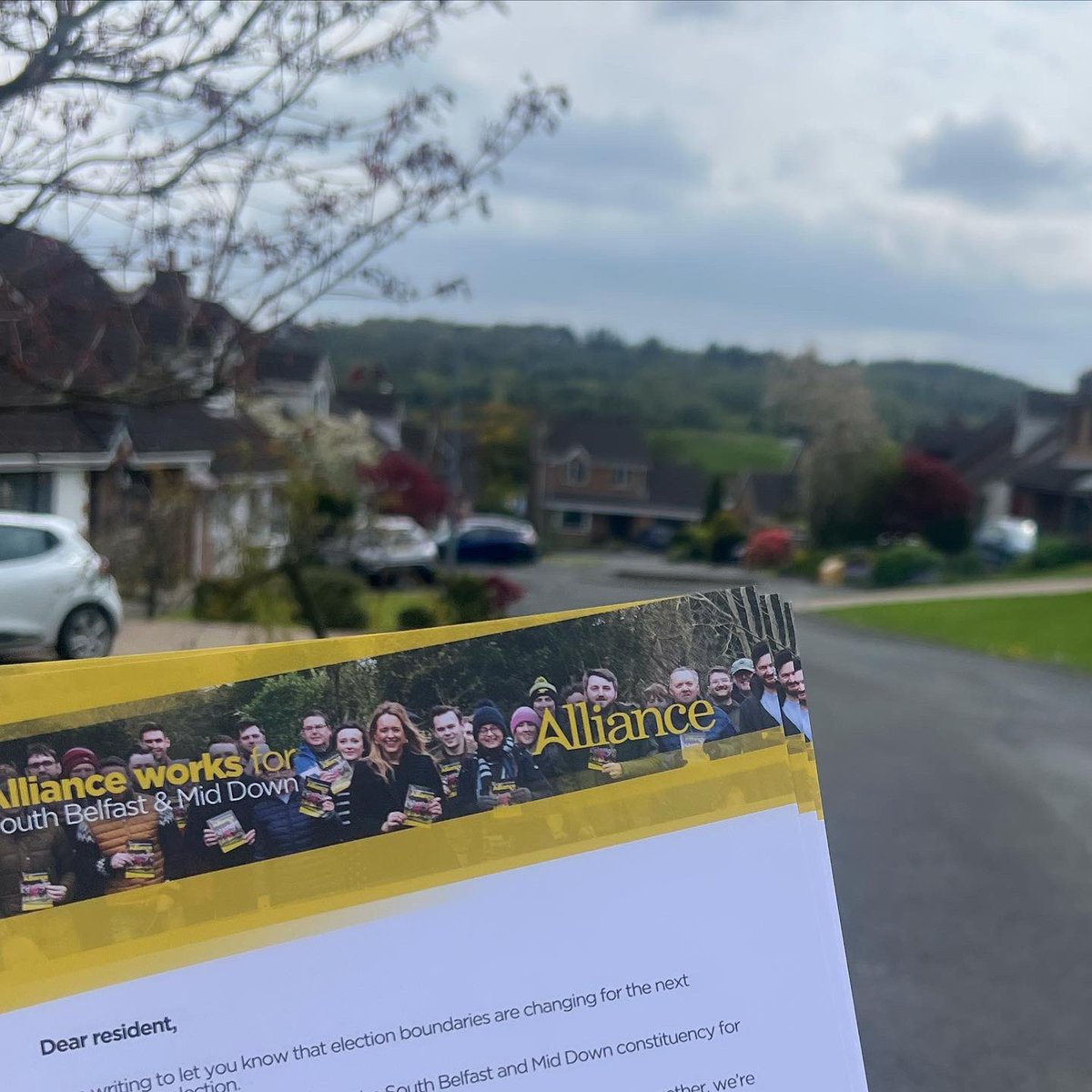 Perfect afternoon for delivering leaflets notifying residents in Saintfield of the boundary changes & that I’m the @allianceparty candidate for South Belfast & Mid Down. We earned our Maud’s reward after 😍💛