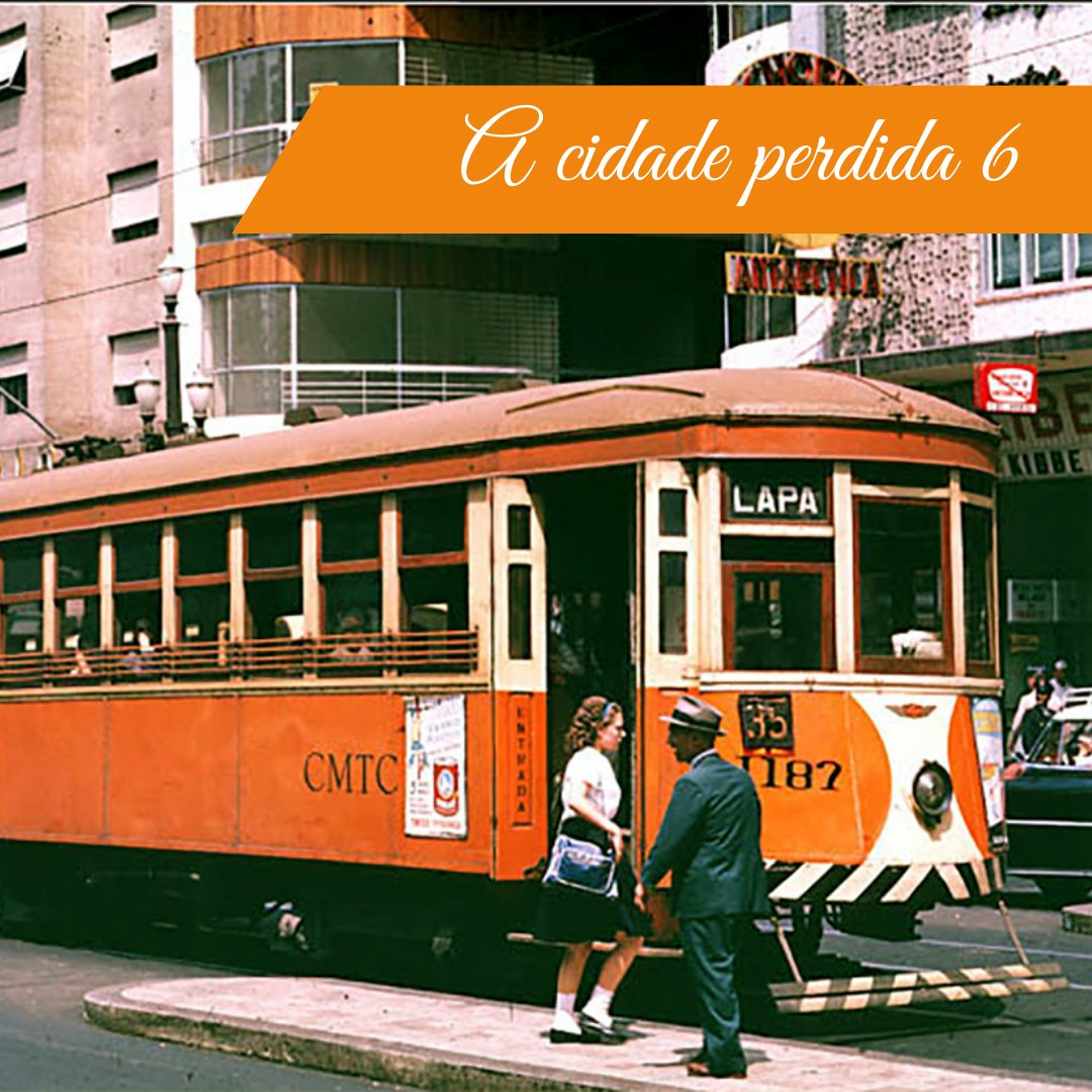 BONDES NA SÃO JOÃO
Na Av. São João, em frente à futura Galeria do Rock, o bonde da Lapa recolhia passageiros. O Centro era ponto de encontro de todos e, o bonde “camarão” da CMTC, era o veículo mais utilizado.
Foto de Earl Clark em setembro de 1963
#lembrançasdesp #sãopauloantiga