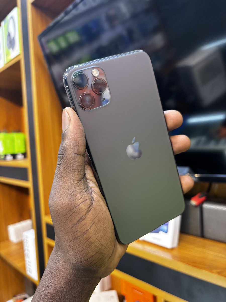 iPhone 11 Pro Max 256gb clean Battery 97 (not boosted ) Face ID ✅✅✅ True Tone ✅✅✅✅ No message (All original parts ) -1,400,000/=