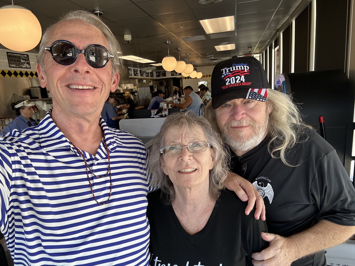 Bill and Ellie holding the MAGA line at the Northport, Florida ⁦@WaffleHouse!⁩