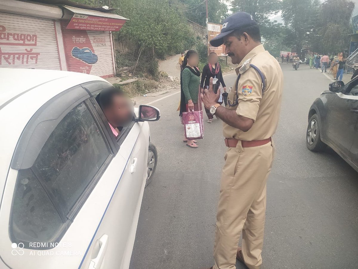 #पिथौरागढ़_पुलिस ने चलाया विशेष चैकिंग अभियान

ट्रैफिक नियमों का उल्लंघन करने वालों की खैर नही

#पुलिस_अधीक्षक_पिथौरागढ़ श्रीमती रेखा यादव द्वारा ट्रैफिक पुलिस को दिये हैं निर्देश

#UttarakhandPolice #pithoragarhpoliceuttarakhand
