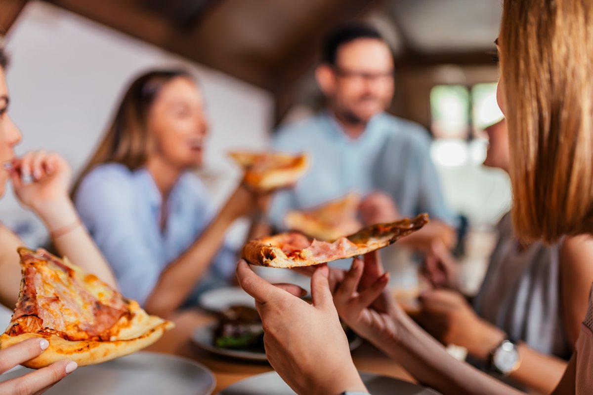 Make any night a pizza night!  Pick up a Pappone's party pack and gather your favorite people for a memorable get-together. 

#PizzaNight #PizzaLovers #PizzaTime #PartyFood #FriendsAndFood