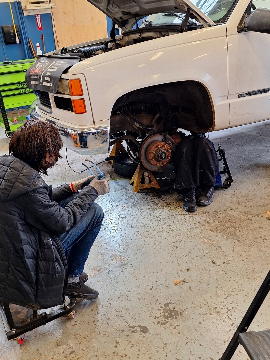 Check out the Automotive Technician pathway's student Ambassador at @RedlandsHighSch preparing for some hands-on work by loosening screws underneath a truck! 🔧🚗 #Proud2bCTE #CRYROP #CareerTechEd #Proud2bROP @RedlandsUSD