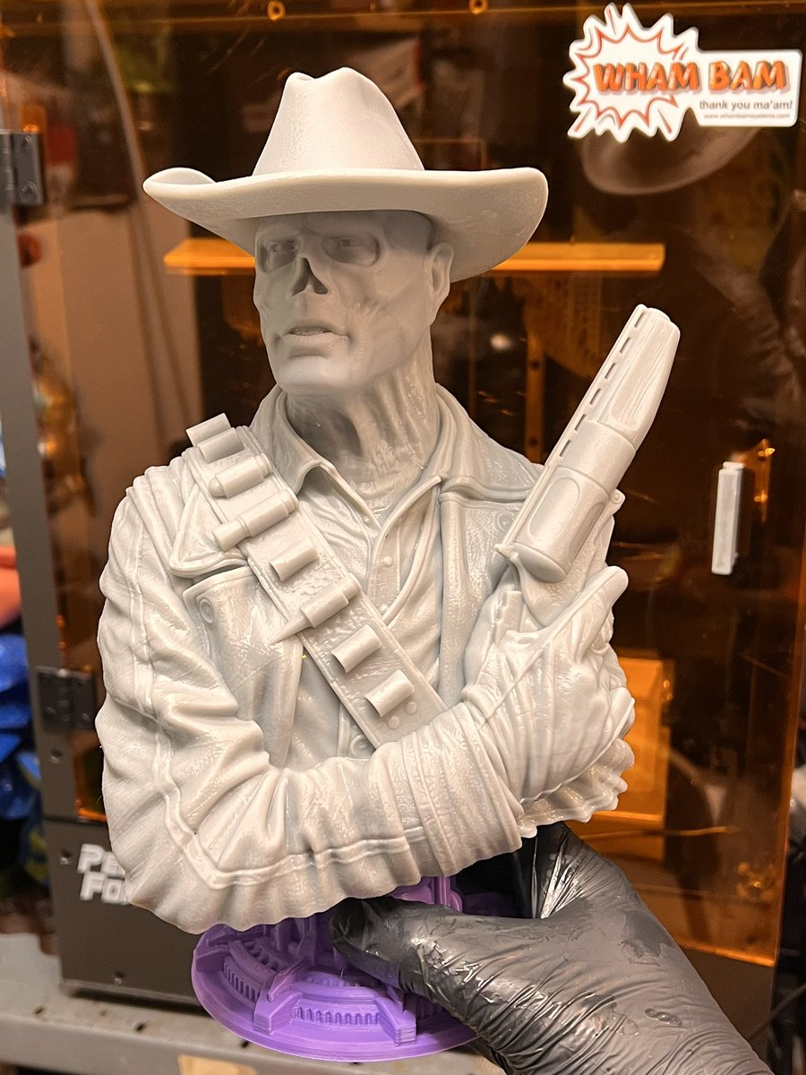 The Ghoul Sculpted by the legendary @eastman presupported, and hollowed by the one and only @CharroZuck Printed on the @mypeopoly Forge with @SirayaTech fast Grey resin in 14 hours. #3Dprinting #FalloutOnPrime #WaltonGoggins