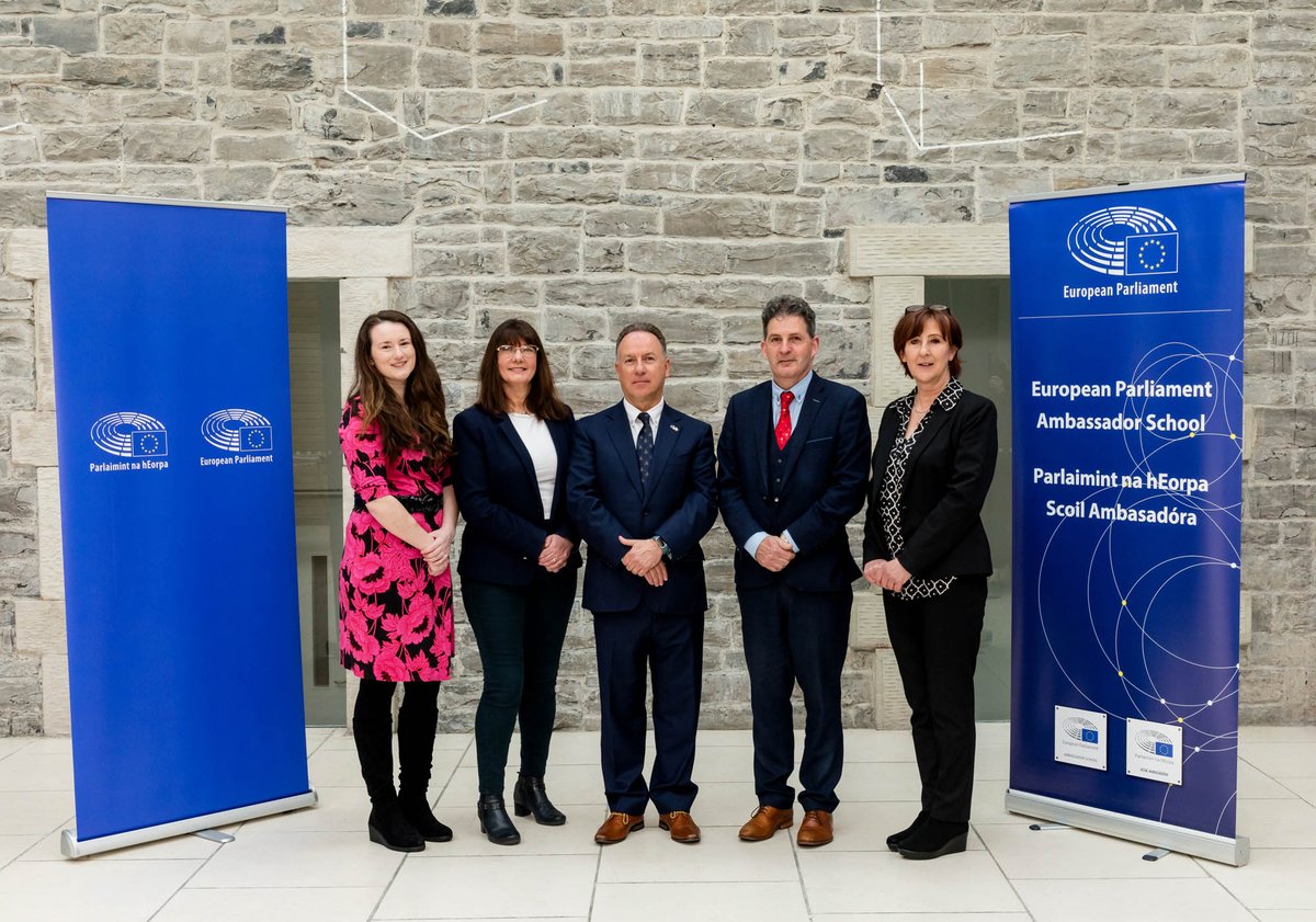 A big thank you and well done 👏🏼to #AmbassadorSchools Beech Hill College, Summerhill College, Coláiste Muire and Coláiste Cholmcille, Ballyshannon who took part in our #EPASIreland award ceremony at @modelsligo yesterday. And a special thank you to our panel of speakers! 🇪🇺