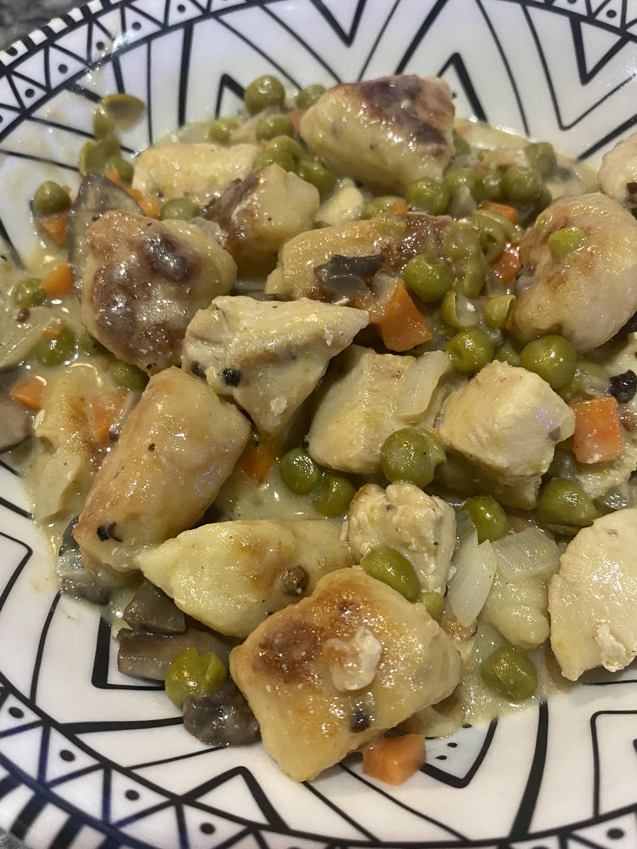 Thank you for the WILD stream! This Chicken Pot Pie Gnocchi Bowl was amazing! Shoutout to @KitConfidence @Vanoradarkwolf @kelleycakess @georgeshotsauce @PiroDeLurker & LittleArrowSoaps for the raids! We passed the love to @SciAnts_Media