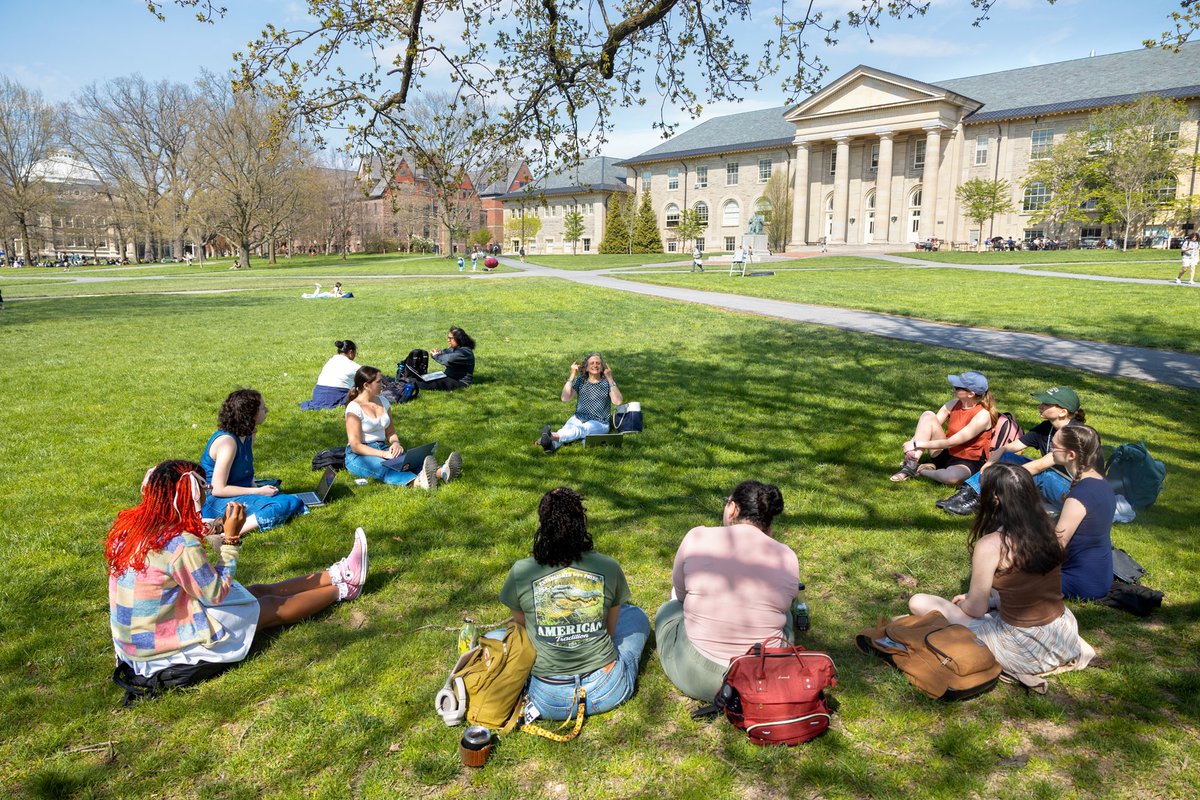 Sunny days on the Hill, with only a few days left of the semester. Cheers Cornellians, you got this! 🐝☀️🎒