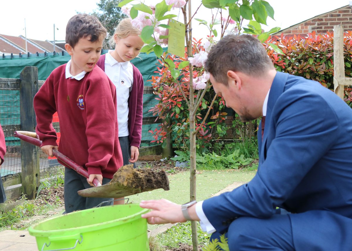 It is so important for children to learn about - and in - nature, for their health, happiness and success at school. Was a pleasure to join pupils at <a href="/MeonInfant_TSAT/">Meon Infant School</a> to plant a tree today. The children called it Benny the Blossom… 🌱