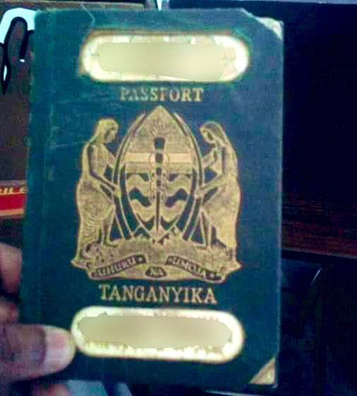 Tanganyika 👏🏽
Passport hii ya zamani itukumbushe kuwa Tanganyika ni nchi kama Zanzibar
Tunahitaji serikali ya Tanganyika na serikali tatu 

#KatibaMpya #TutaelewanaTu 

(Picha kwa hisani ya @HilmiHilal88 🙏🏽)