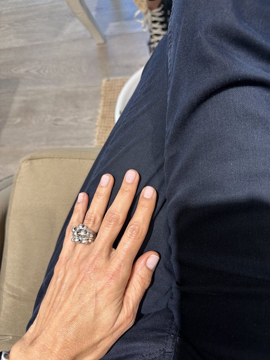 Labitori's tweet image. La superioridad estética y moral de las uñas cortas y sin estridencias.
Vengan de a mil. 🥊