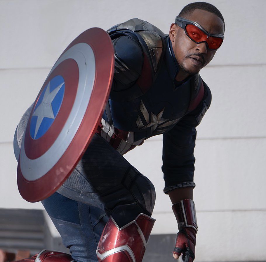 New look at Anthony Mackie in the full Captain America suit in CAPTAIN AMERICA 4 released (via @empiremagazine)