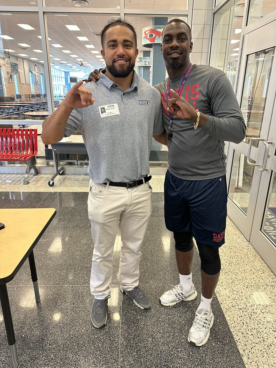 Shoutout to @DBCoachForde from Howard Payne University for stopping by Davis! We appreciate you! #BOD