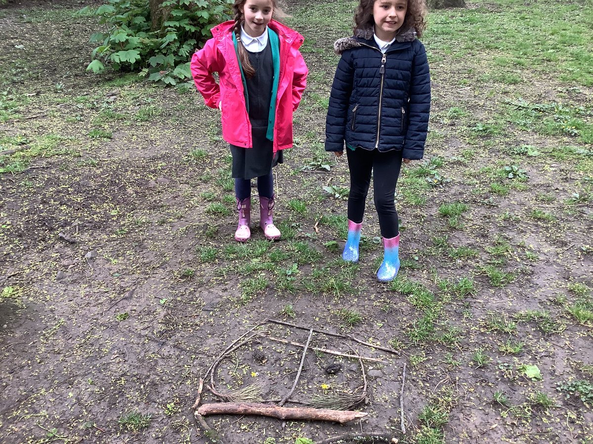 More Forest Friday fun today ☘️🍃🍁We have been creating symmetrical pictures using natural objects #radnord6 #forestfriday #outdoorlearning