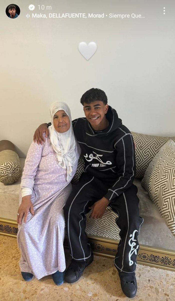 📸 | Lamine Yamal with his grandmother. #fcblive ❤