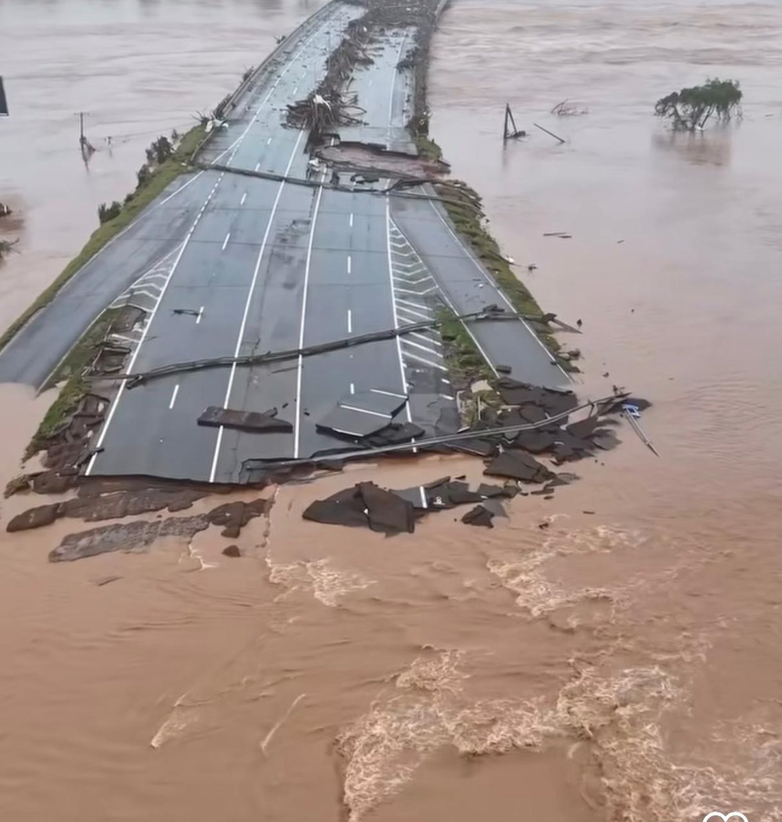 O Rio Grande do Sul precisará de um verdadeiro "Plano Marshall", porque de fato estamos vendo um cenário pós-guerra. 

Não se pode subdimensionar o desafio que o Estado terá pela frente. Que vira um desafio também do país.