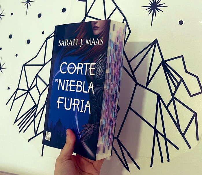 FELIZ ANIVERSARIO AL MEJOR LIBRO JAMÁS ESCRITO, UNA CORTE DE NIEBLA Y FURIA 💌♥️🌹