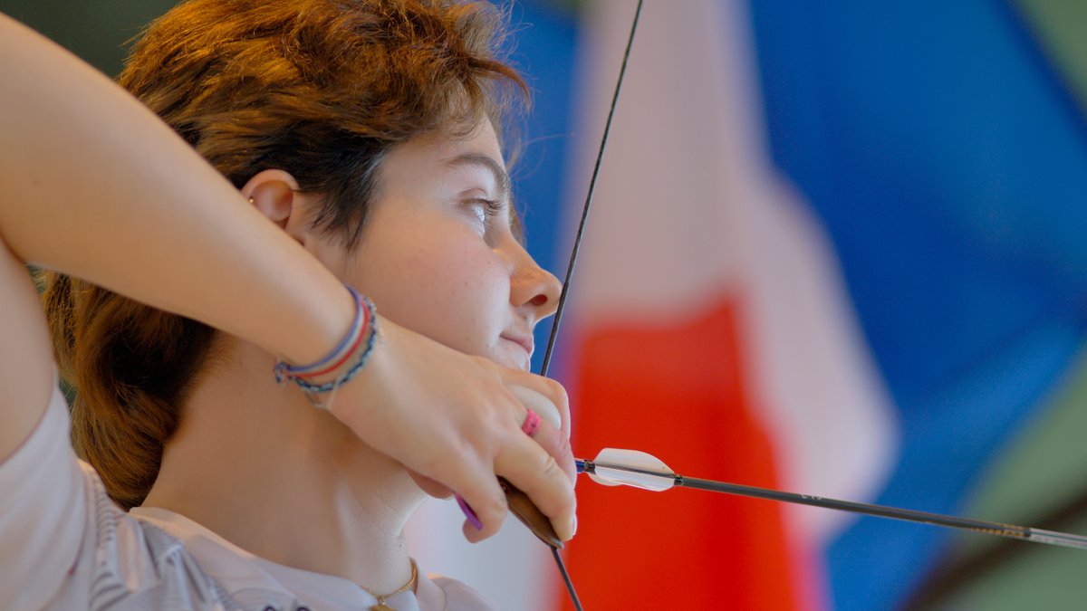 Rencontrez Caroline Lopez : étudiante à l’@univ_paris_cite, elle pratique le tir à l’arc depuis l’âge de 7 ans, et participera aux JO 2024. 🏹 Découvrez son quotidien ainsi que son témoignage ici ➡ youtube.com/watch?v=nFM6Qz… #IlluminonsLeMondeDeDemain #EnlightenTheFuture