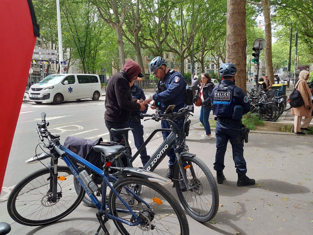 Lyon. À vélo et à trottinette, ils sont surpris par la police : 'Ça fait cher le feu rouge'
l.actu.fr/sMKw