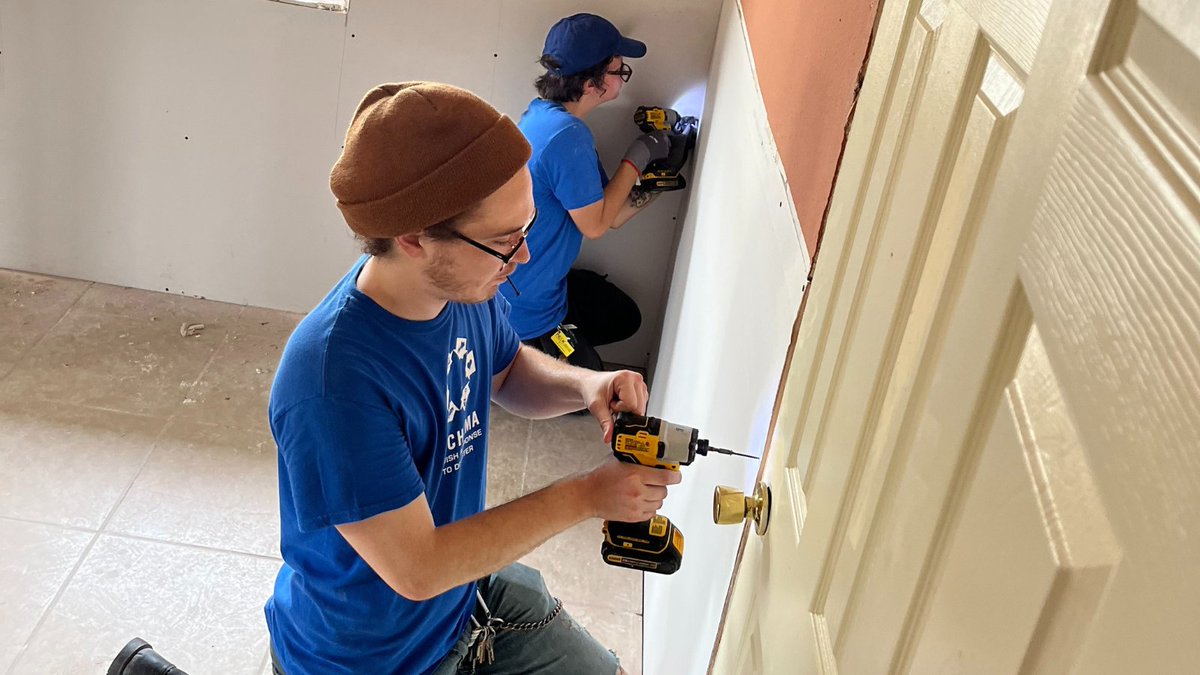#FlashbackFriday NECHAMA volunteers spent this past Sunday with our friends from @RT_NewOrleans helping a #HurricaneIda survivor. While Ida hit in August '21, many residents remain displaced. Our volunteers hung insulation and drywall. We are so proud of our volunteers!