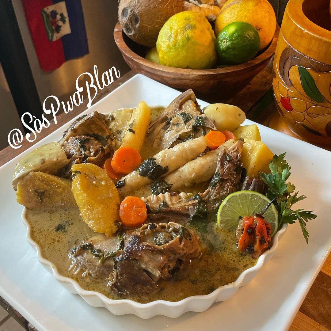 Yon bon bouyon tèt kabrit li ye  #manjeayisyen #cuisinehaïtienne #haitianfood #comidahaitiana #manjekreyòl #cuisinecréole #creolefood #manjelakay #manjepeyi #manjekarayib #cuisinecaribéenne #caribbeanfood
La Cuisine haïtienne 🇭🇹