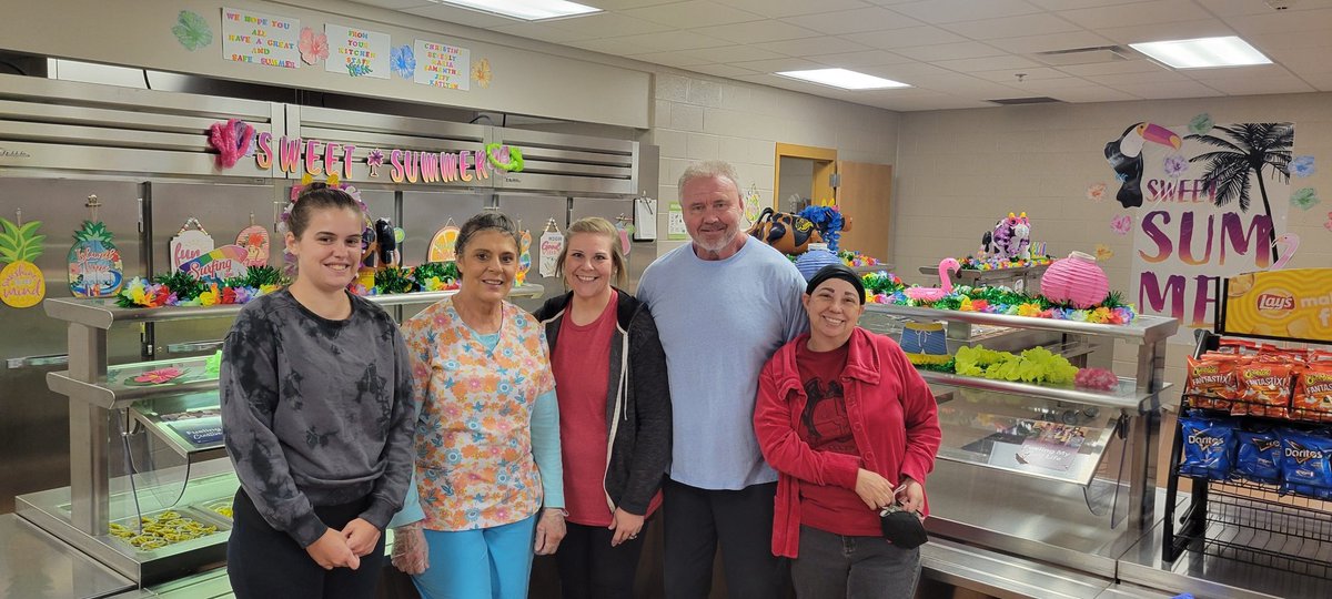 CCS_SNProgram's tweet photo. Today we are recognizing our Scholl Lunch Heros! Thank you to our staff at @candyscreekthu1 for all you do for our students every day! https://t.co/W7lqJr9JyL