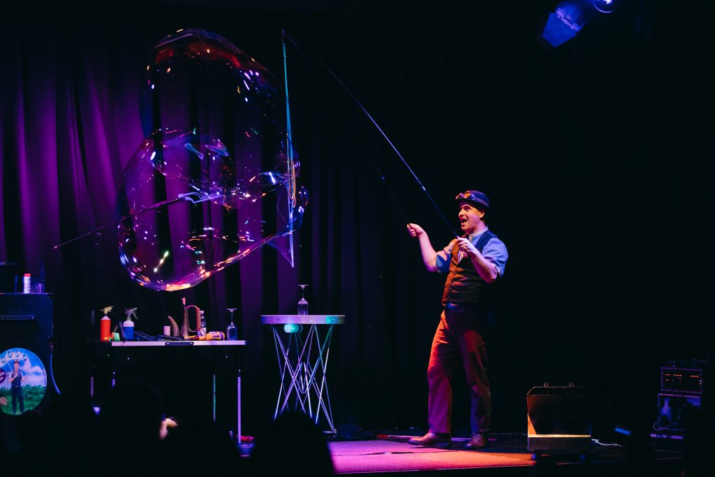 Saturday 18 May Join Mr. Bubbles with his extraordinary soap bubbles in all shapes and sizes in the Bubble Show at @KMTheatre 🫧The Bubble Show is a unique blend of magic, storytelling, science and bubble art. 🫧 Don't miss out, book your ticket today: vrcl.uk/thebubbleshow